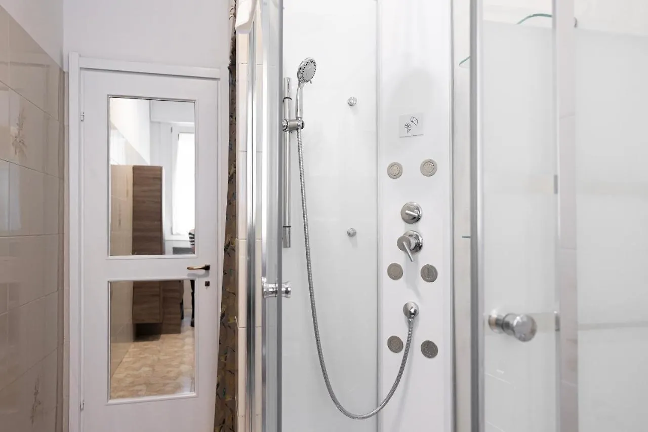 Апартаменты Accogliente Loft In Zona Monumentale/Cenisio Милан 0*,  Италия