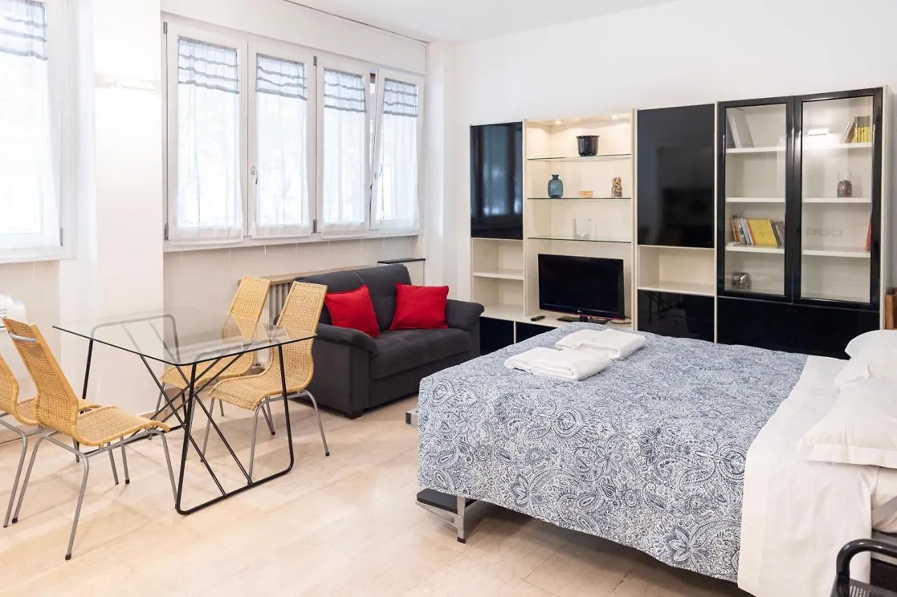 Апартаменты Accogliente Loft In Zona Monumentale/Cenisio Милан Италия