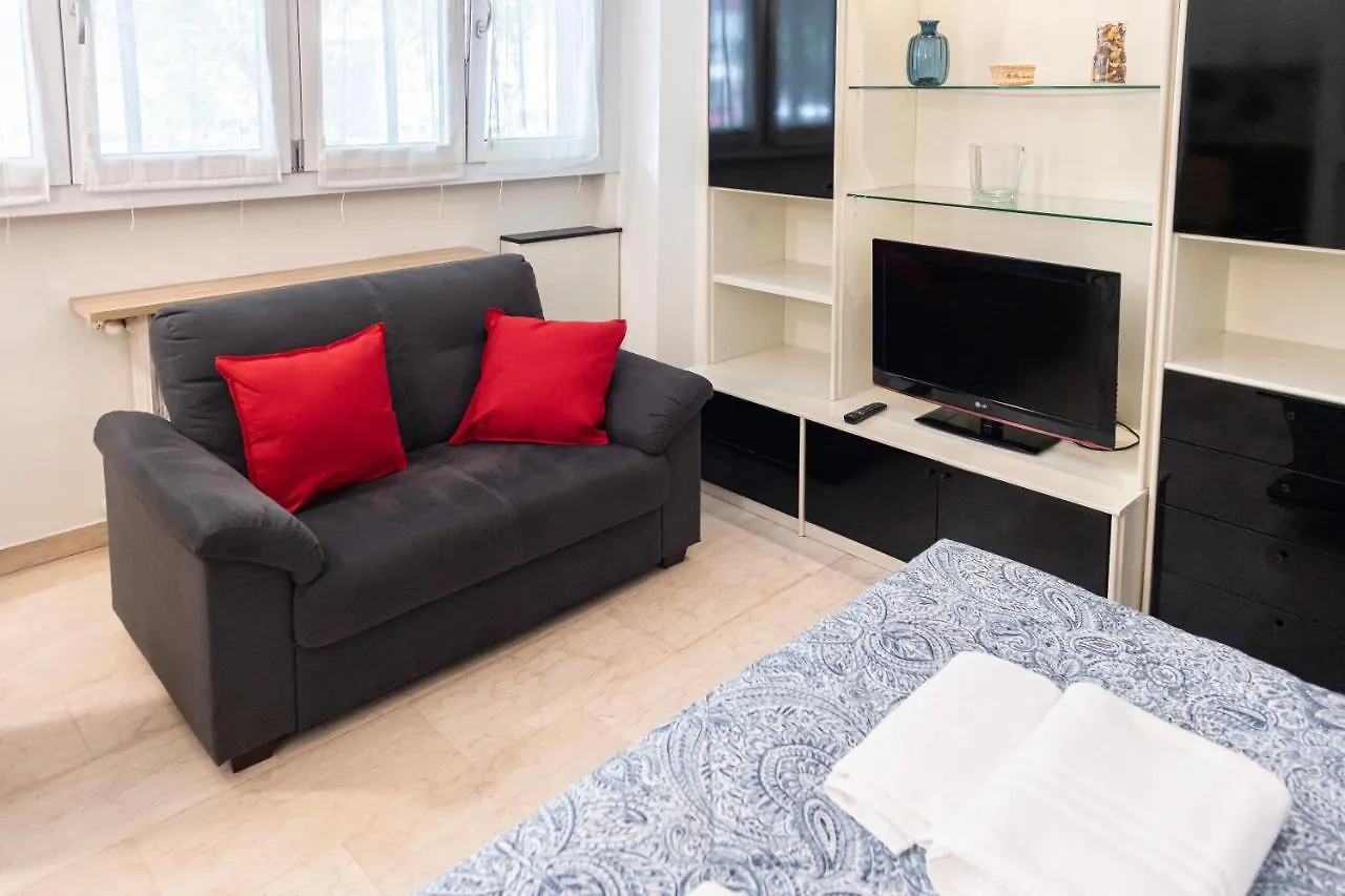 Апартаменты Accogliente Loft In Zona Monumentale/Cenisio Милан